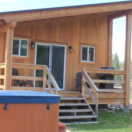 Kicking Horse Kabins Golden Exterior foto