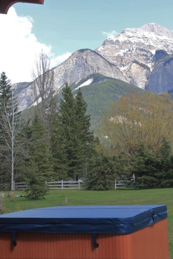 Kicking Horse Kabins Golden Exterior foto