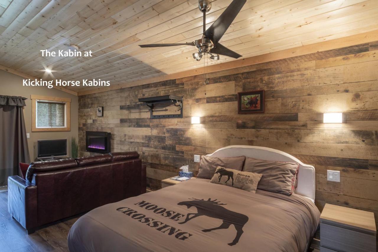 Kicking Horse Kabins Golden Exterior foto